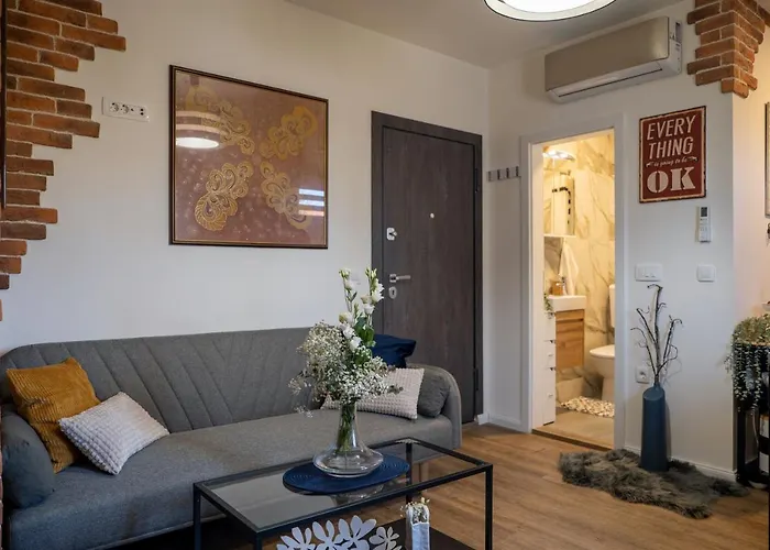 Malona One Bedroom דירה *