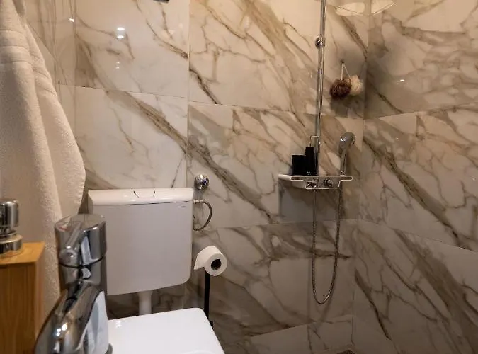 Malona One Bedroom דירה